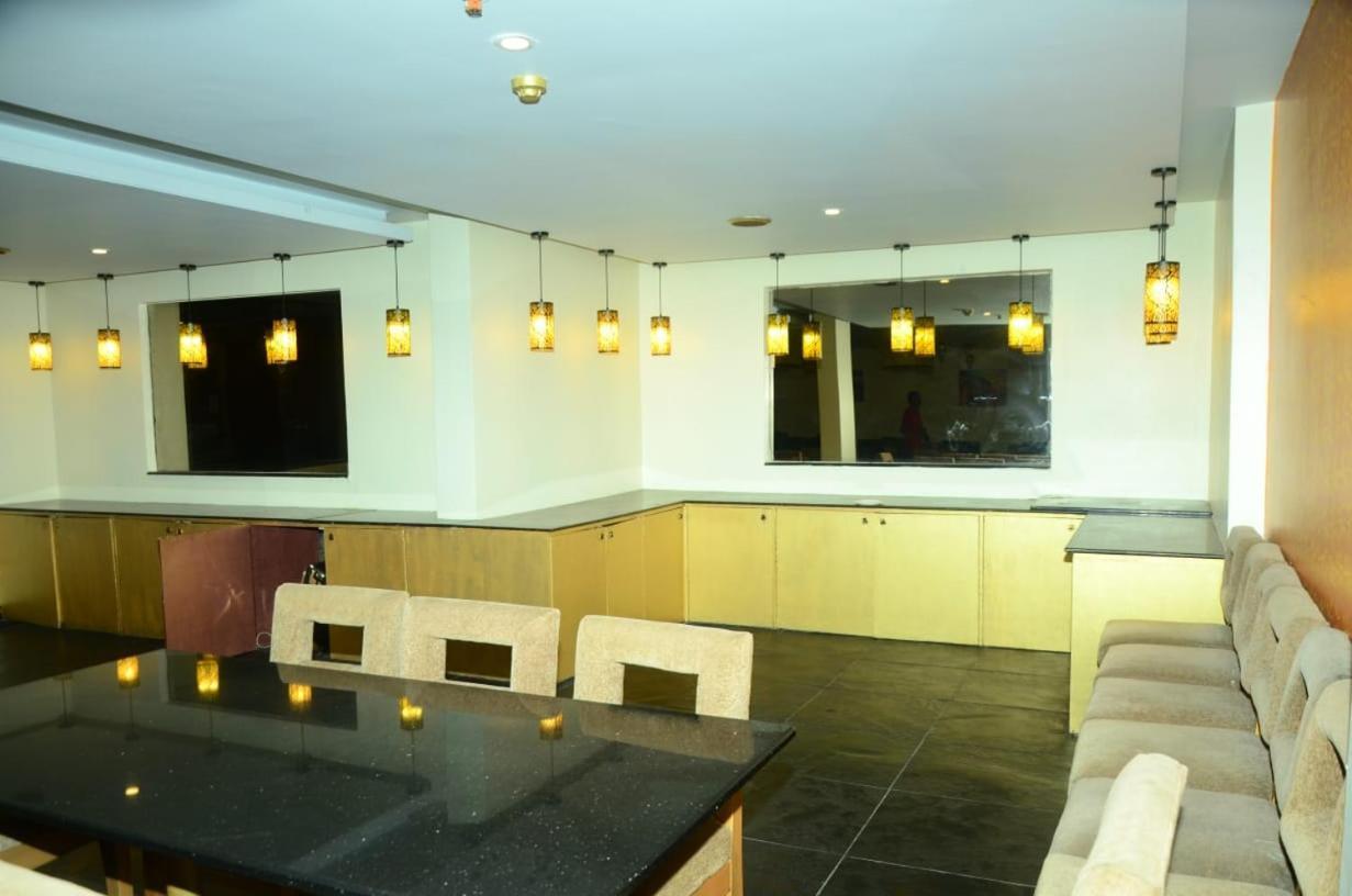 Blossoms Room The Plaza-Luxury Collection- Lakdikapul حيدر أباد المظهر الخارجي الصورة