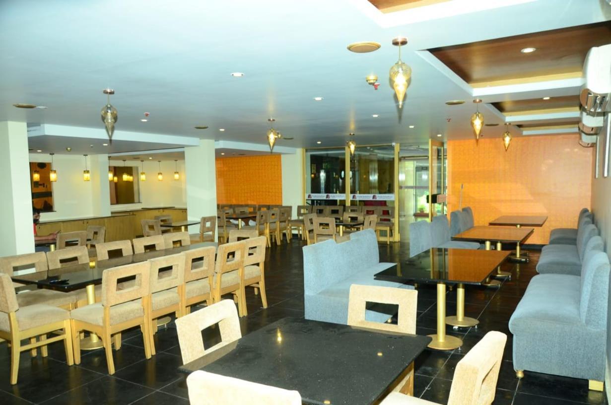 Blossoms Room The Plaza-Luxury Collection- Lakdikapul حيدر أباد المظهر الخارجي الصورة
