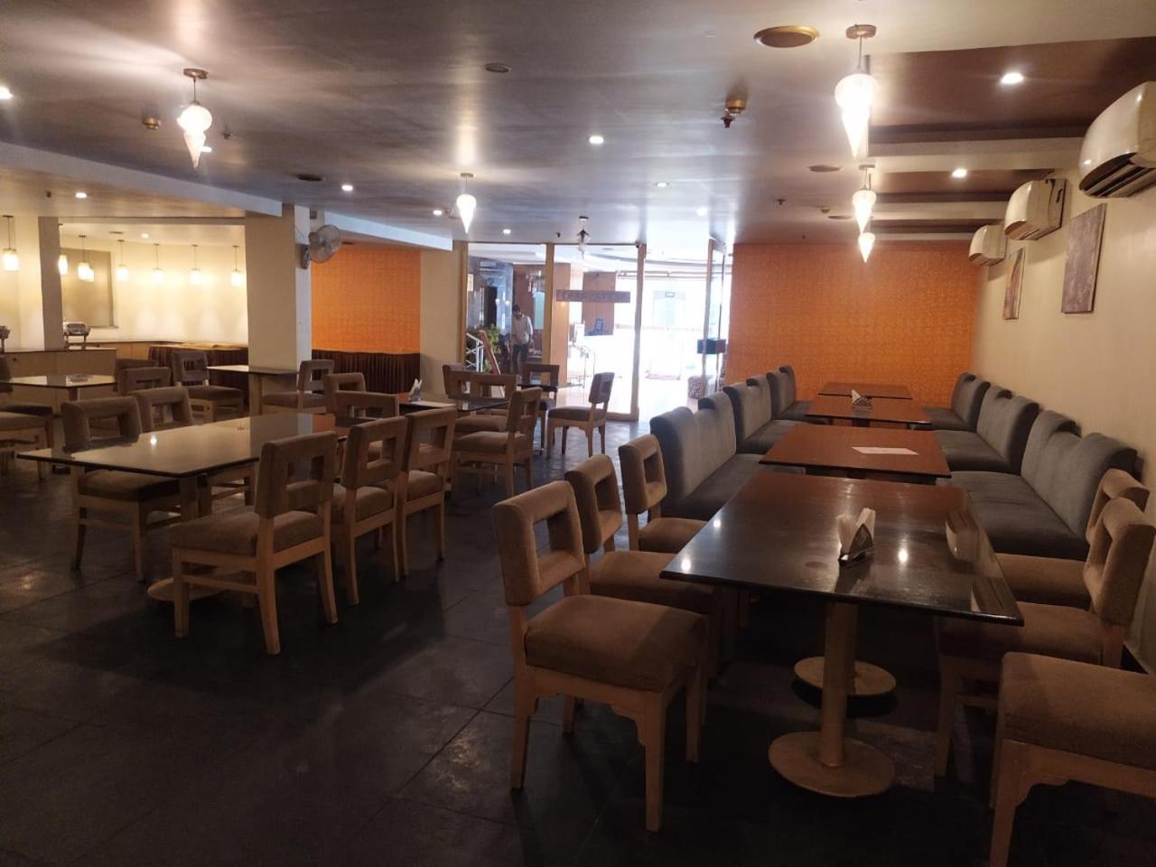 Blossoms Room The Plaza-Luxury Collection- Lakdikapul حيدر أباد المظهر الخارجي الصورة